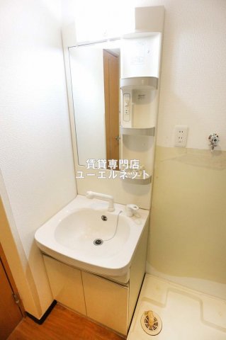 洗面設備　清潔感ある独立洗面台で毎日気持ちよく♪