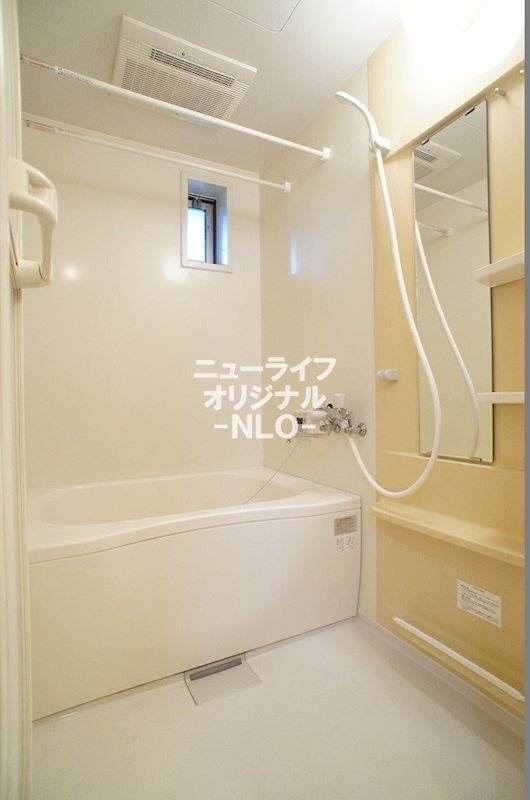 バス・シャワールーム　バスタブに浸かって一日の疲れをゆっくり癒せます☆