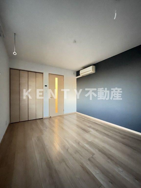 その他部屋・スペース　開放的な寝室です