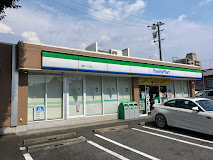 コンビニ　ファミリーマート 芳野一丁目店（コンビニ）まで409m