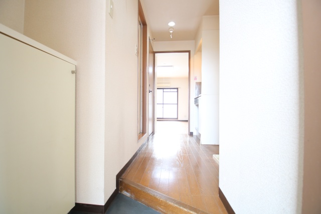 玄関　※別室の参考写真の為、現況優先です。