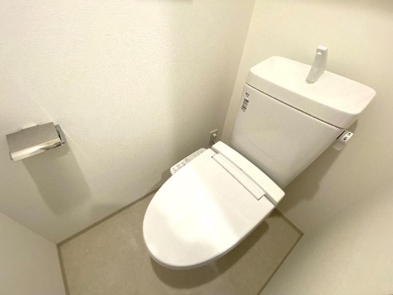 トイレ　温水洗浄暖房便座です！