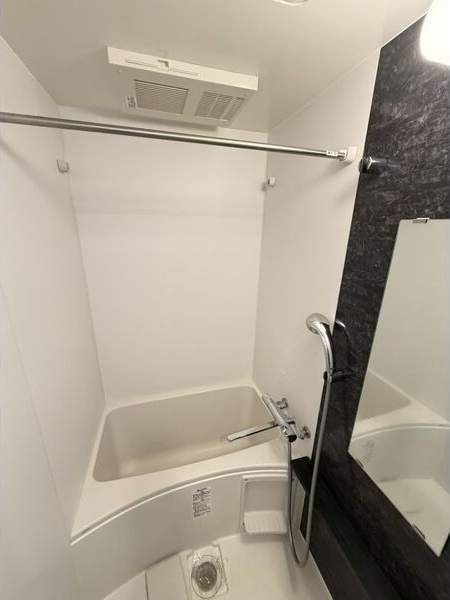 バス・シャワールーム　※写真は同じマンションの違う部屋のものになります。
