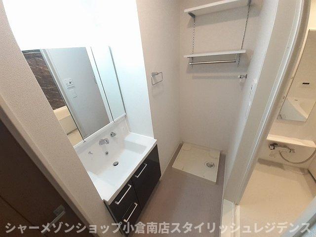 洗面設備　スペースが確保できる洗面所です