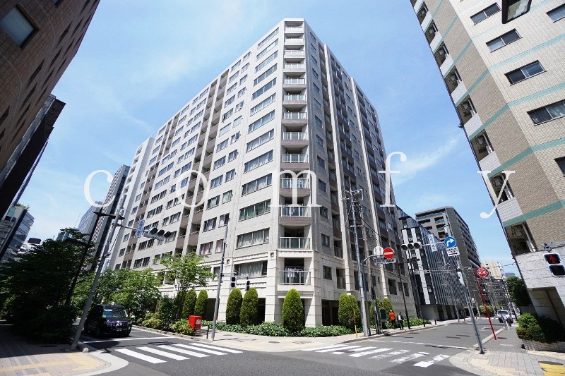 建物外観　タイル貼りの重厚感のある外観