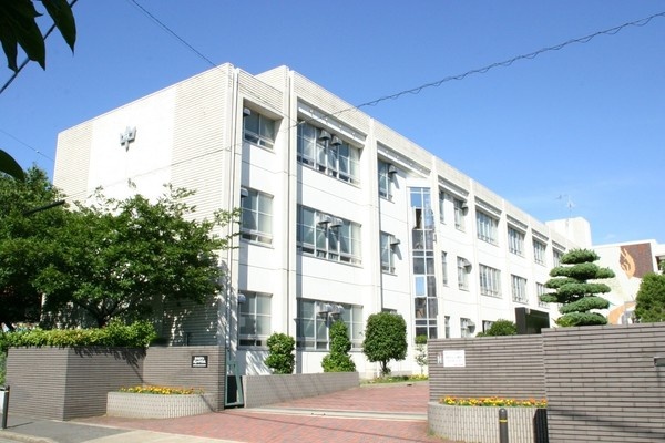 中学校　城山中学校（中学校）まで1500m