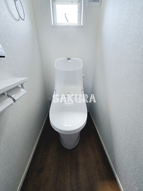 トイレ　落ち着いた色調のトイレです♪