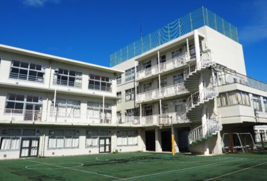 中学校　文京区立第十中学校（中学校）まで188m