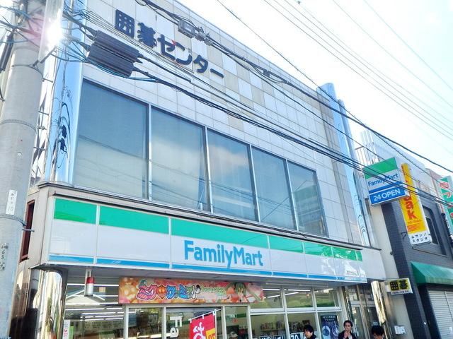 コンビニ　ファミリーマートトモニー鷹の台駅店（コンビニ）まで785m