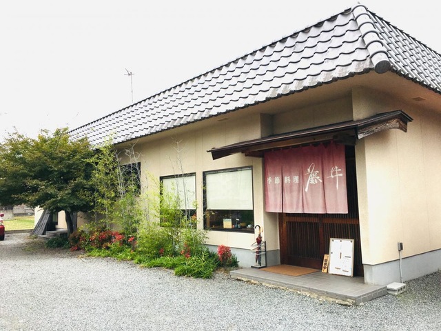 エントランス　藤井季節料理 0.4km