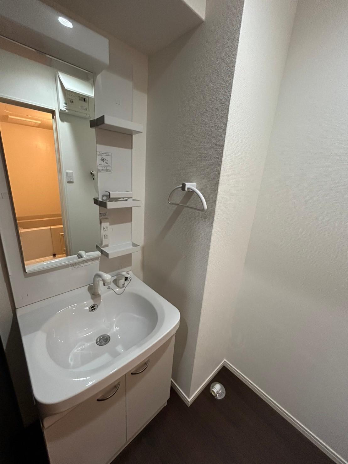 洗面設備　写真は他のお部屋の写真です。※現況優先です。