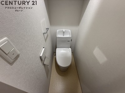 トイレ　温水洗浄便座完備です