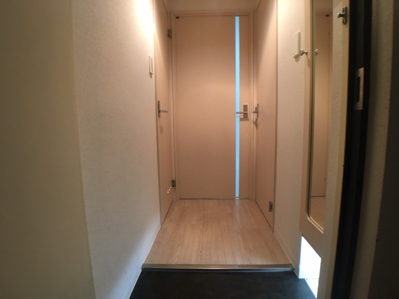 玄関　玄関の様子です。明るい印象ですね。気分もあがりそう。