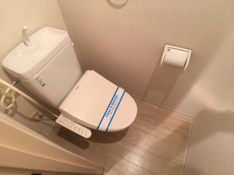トイレ　こちらはトイレです。清潔感があり、安心して使用できます。