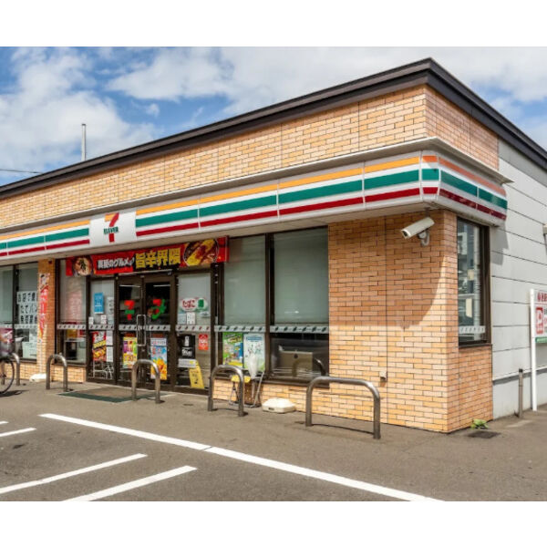 コンビニ　セブンイレブン札幌八軒1条東1丁目店（コンビニ）まで248m