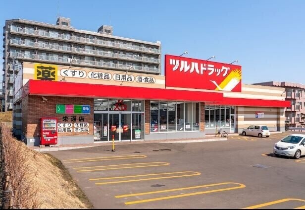 ドラックストア　ツルハドラッグ栄通店（ドラッグストア）まで486m