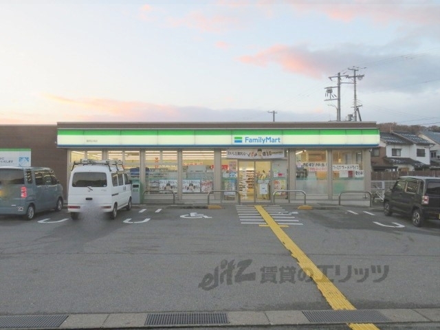 コンビニ　ファミリーマート豊岡庄境店（コンビニ）まで900m