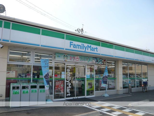 コンビニ　ファミリーマート（コンビニ）まで519m
