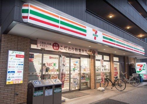 コンビニ　セブンイレブン北区志茂駅前店（コンビニ）まで315m