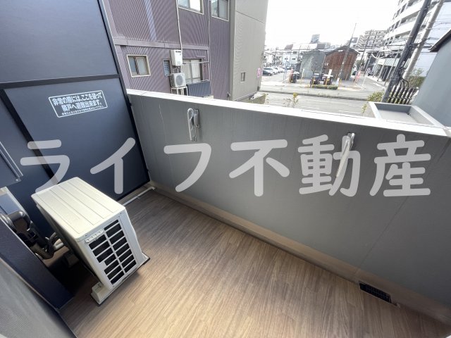 バルコニー　バルコニーからの眺めを楽しみながら食事をしませんか