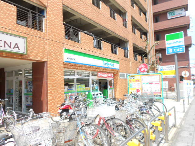 コンビニ　ファミリーマート坂戸駅北口店（コンビニ）まで733m