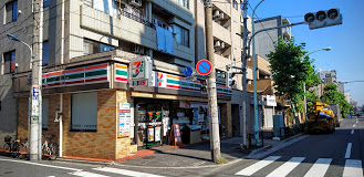 コンビニ　セブンイレブン 北区昭和町店（コンビニ）まで303m