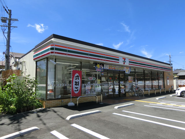 コンビニ　セブンイレブン 近鉄高安駅西店（コンビニ）まで92m