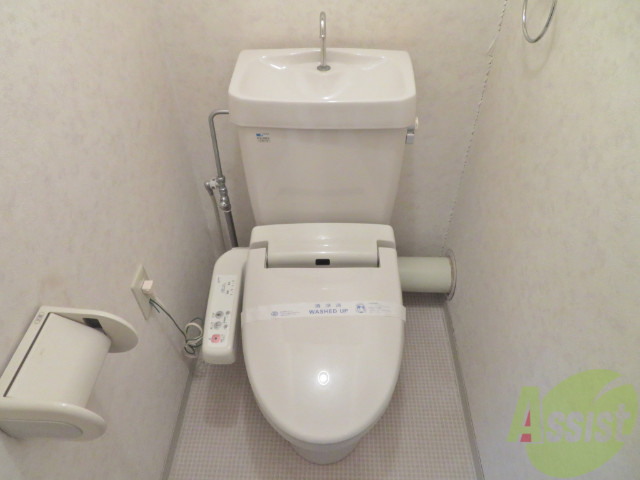 トイレ　トイレは温水洗浄付き。これが個人的にうれしいです。