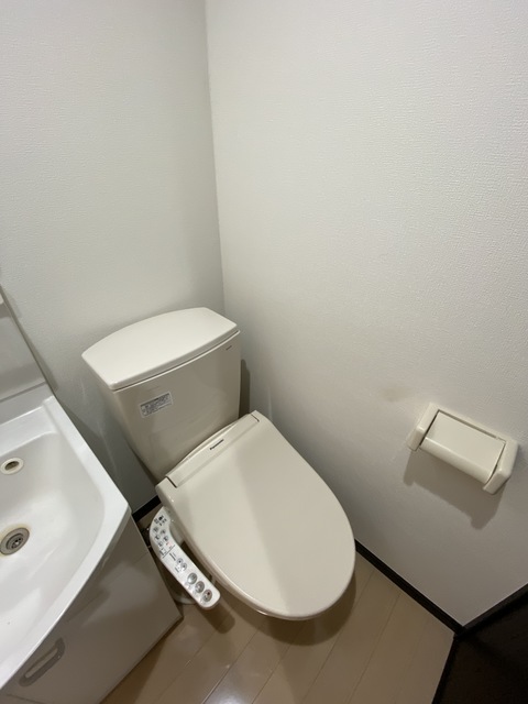 トイレ　機能付きトイレは嬉しいポイントですね。