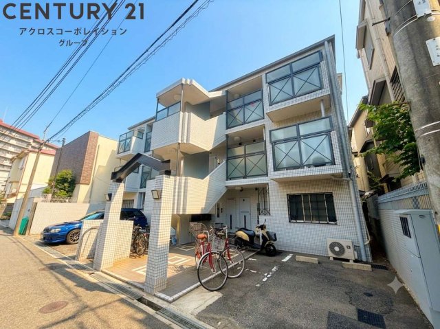 建物外観　敷地内バイク置き場あり！