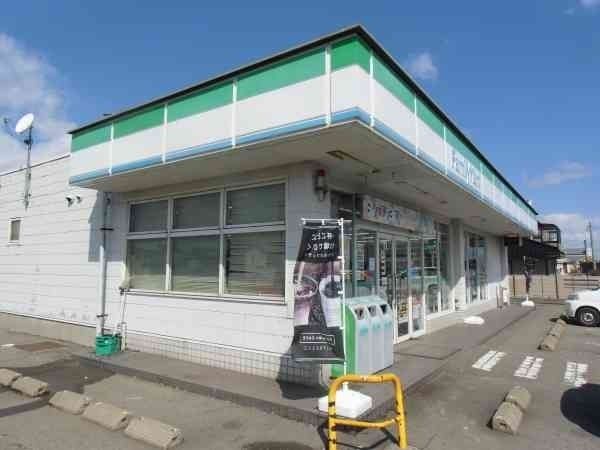 コンビニ　ファミリーマート（コンビニ）まで500m