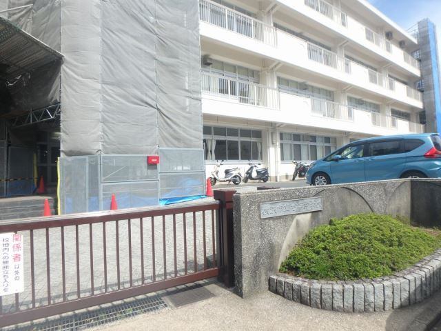 中学校　市立今宿中学校（中学校）まで279m
