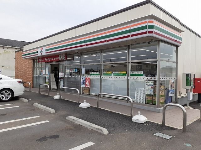 コンビニ　セブンイレブン（コンビニ）まで850m