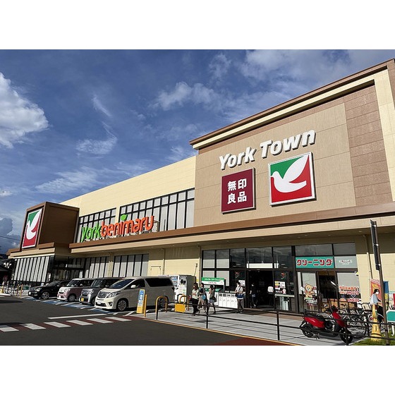 スーパー　ヨークベニマル桑野店（スーパー）まで683m