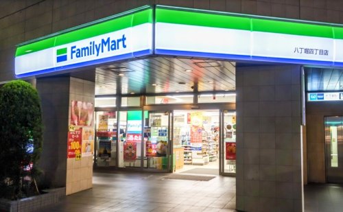コンビニ　ファミリーマート 八丁堀四丁目店（コンビニ）まで3m