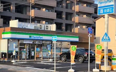 コンビニ　ファミリーマート 昭和台町店（コンビニ）まで142m
