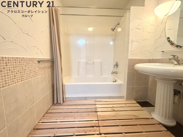 バス・シャワールーム　約1坪サイズのお風呂で足を伸ばして入浴できます☆
