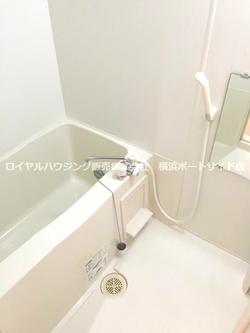 バス・シャワールーム　※同タイプの設備画像になります。