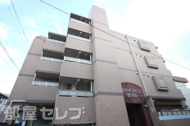 建物外観　タイル貼りの立派な外観です。