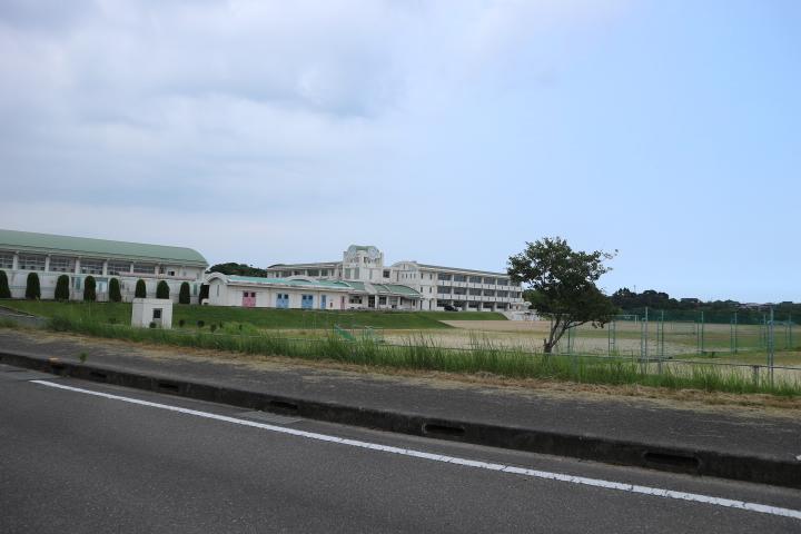 中学校　加納中学校（中学校）まで1500m