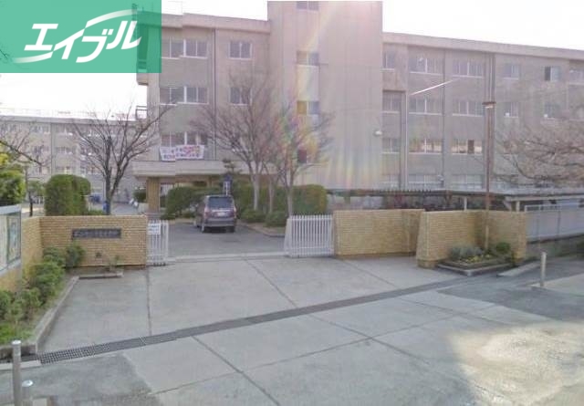 中学校　岡山市立芳泉中学校（中学校）まで368m