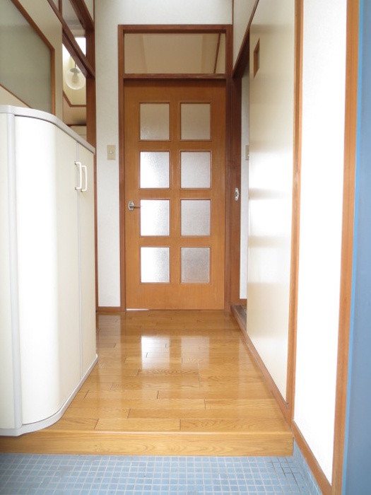 玄関　別号室のお写真になります。
