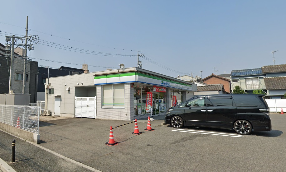 コンビニ　ファミリーマート 名南豊三丁目店 (コンビニ)（コンビニ）まで175m