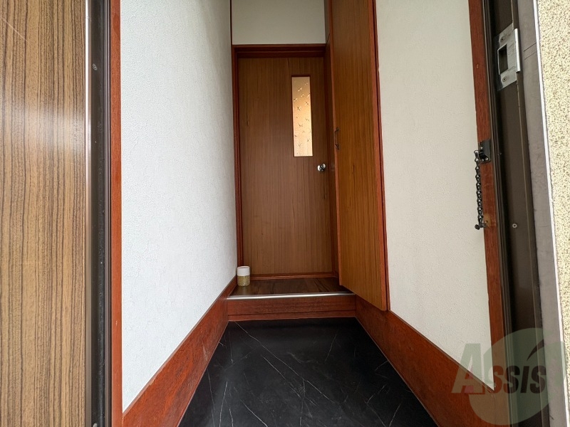 玄関　玄関の様子です。明るい印象ですね。気分もあがりそう。