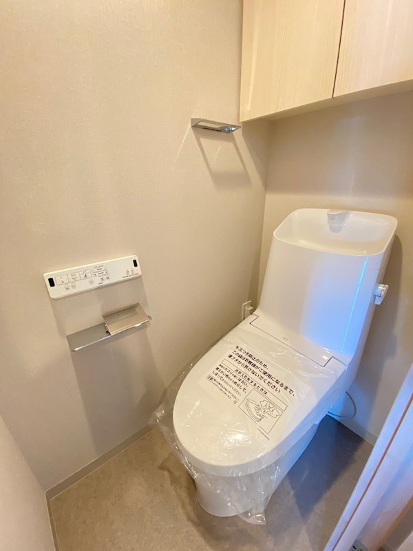 トイレ　（参考写真）同じ間取の別のお部屋です