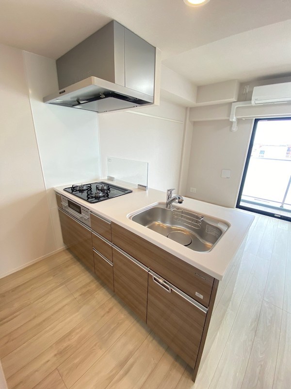 キッチン　（参考写真）同じ間取の別のお部屋です