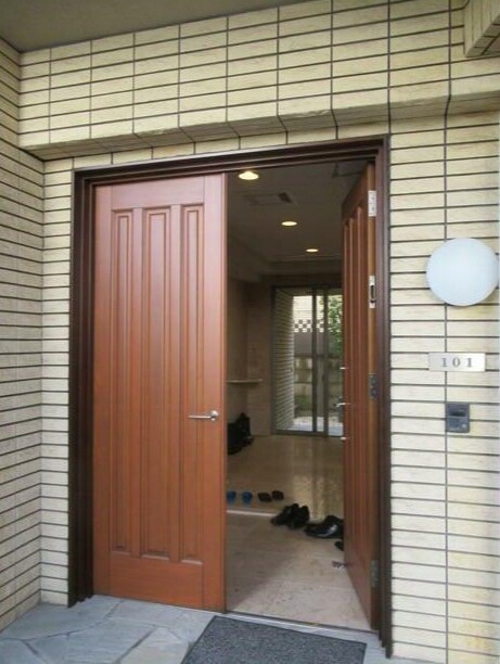 東京メトロ千代田線 代々木公園駅 徒歩11分 3階建 築25年の玄関写真