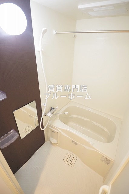 バス・シャワールーム　浴室乾燥付きバス！
