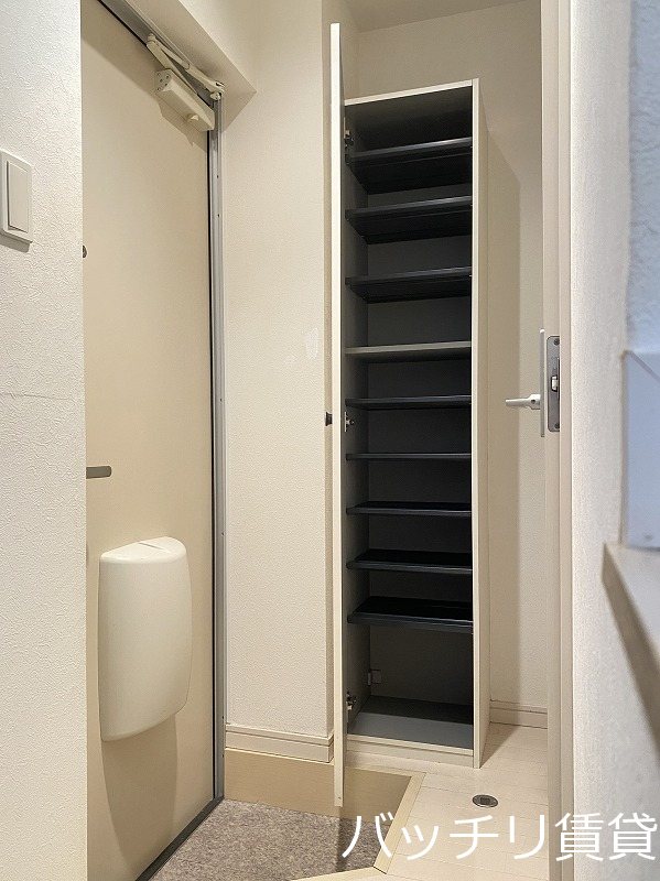 玄関　同型タイプの為、現状を優先いたします。