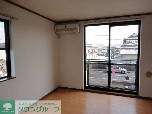 リヴ イン コンフォートの居間写真